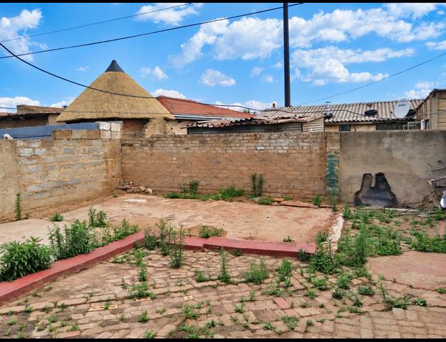 2 BEDROOM HOUSE FOR SALE IN SEBOKENG ZONE 12